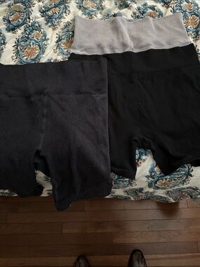 Women robbed High-Waist Bike Shorts - Black and eGray